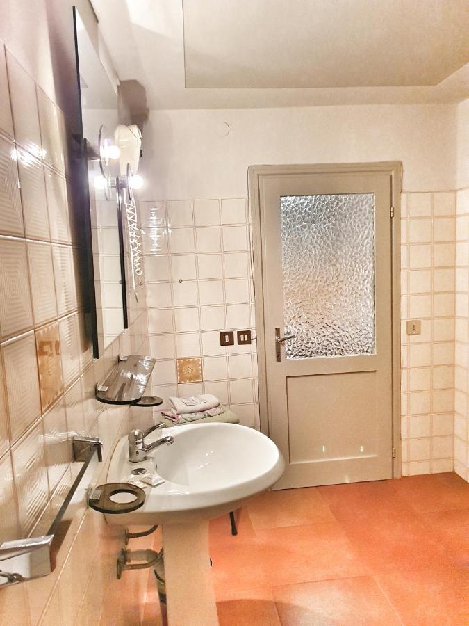 B&B Il Pettirosso Malonno エクステリア 写真